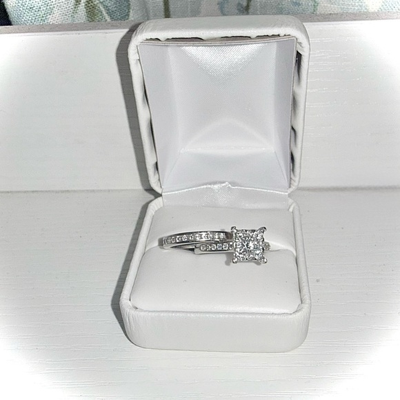 Elegant Silver Women's Ring Set- SOLD - Picture 3 of 3